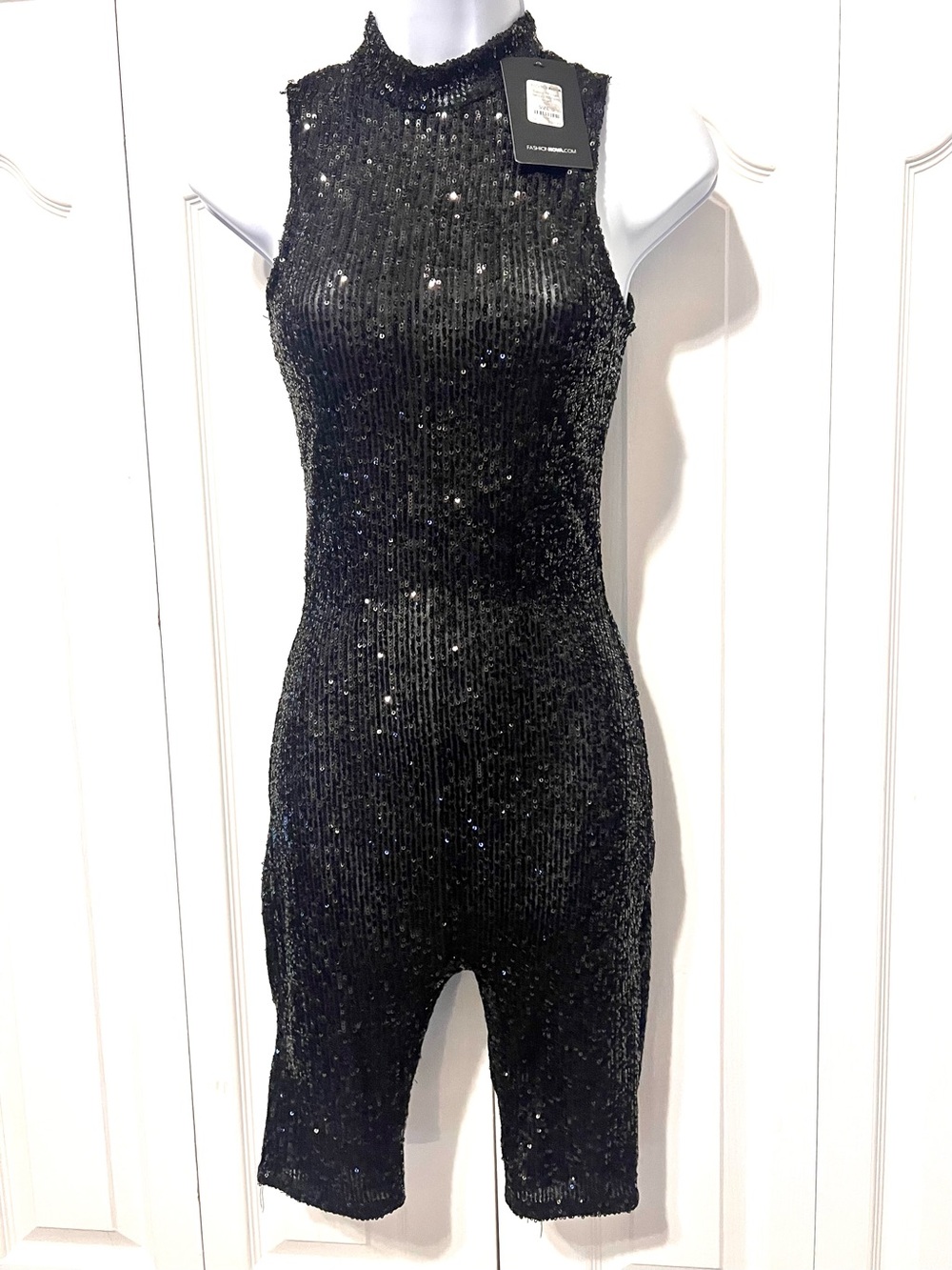 Fashion Nova-NWT-Black Sequin Sleeveless Shorts/Jumpsuit-Small-Lightweight-Zip